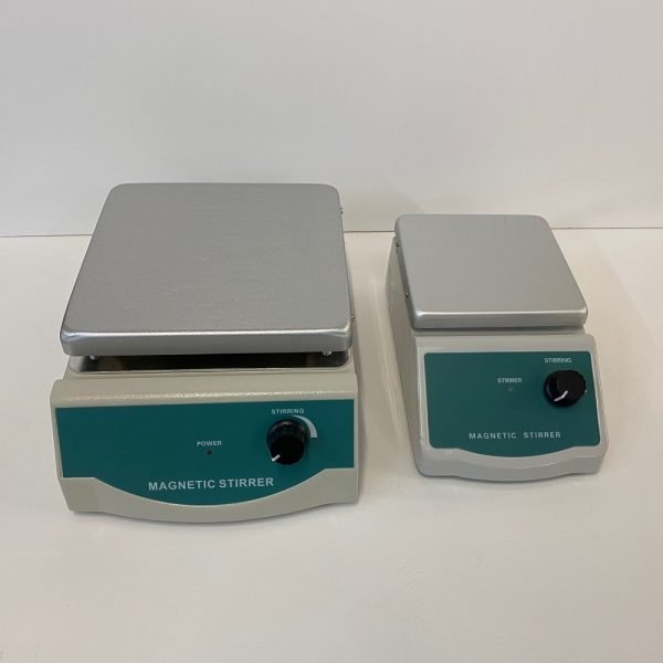 Magnetic stirrer with thermometer stand
